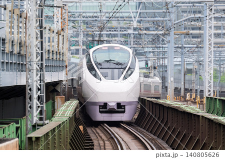 【上野東京ライン】新橋駅を通過する特急ときわ54号 【上野東京ライン】新橋駅を通過する特急ときわ54号 140805626