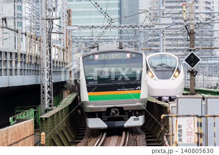 【東海道線】新橋駅を発車する普通列車 【東海道線】新橋駅を発車する普通列車 140805630