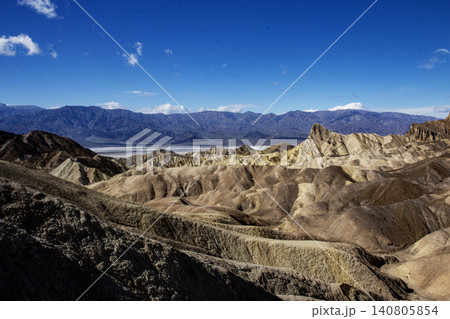 Beautiful View of Death Valley's Vast Desert and Mountains Beautiful View of Death Valley's Vast Desert and Mountains 140805854