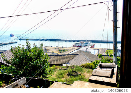 【香川】夏の男木島 高台から見下ろす島内の景色 【香川】夏の男木島 高台から見下ろす島内の景色 140806038