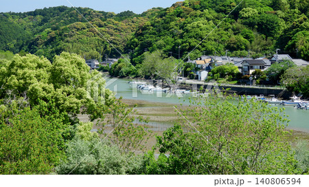 小さな漁村のある風景 小さな漁村のある風景 140806594