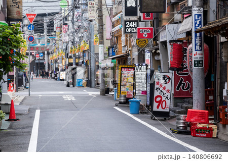 【新橋】早朝の新橋駅周辺の飲み屋街 【新橋】早朝の新橋駅周辺の飲み屋街 140806692