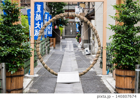 【新橋】早朝の烏森神社への茅の輪 【新橋】早朝の烏森神社への茅の輪 140807674
