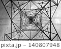 真下から見た鉄塔 140807948