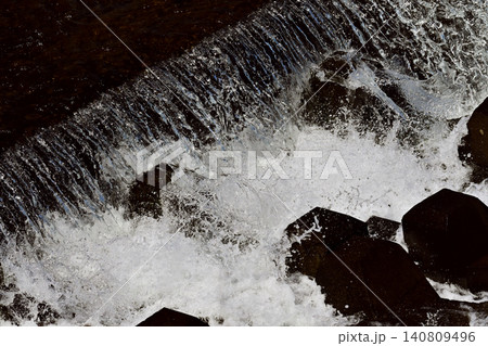 河川の氾濫・増水 溢水 越水 A river overflows 河川の氾濫・増水 溢水 越水 A river overflows 140809496