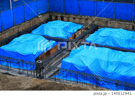 配筋中の地中梁(建築工事) 配筋中の地中梁(建築工事) 140812941