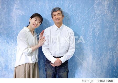 笑顔のシニア夫婦のポートレート 笑顔のシニア夫婦のポートレート 140813061