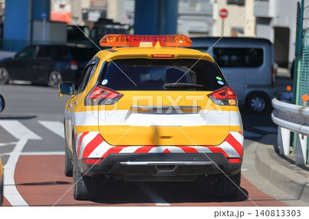 道路のパトロールカー 道路のパトロールカー 140813303