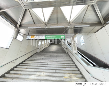 長野 新幹線も停車する上田駅 温泉口側の階段 長野 新幹線も停車する上田駅 温泉口側の階段 140813882
