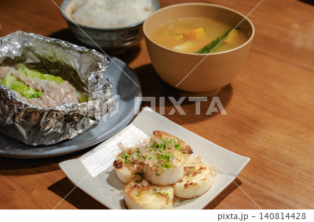 長芋ステーキがメインの和風晩ごはん 140814428