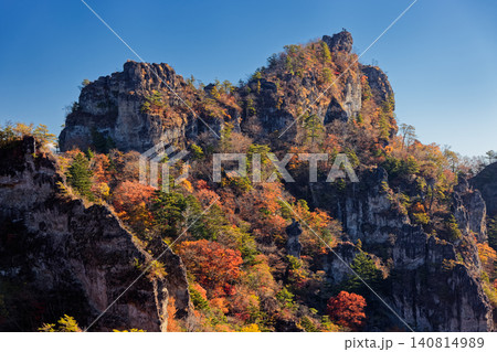 紅葉の裏妙義の岩峰群 紅葉の裏妙義の岩峰群 140814989