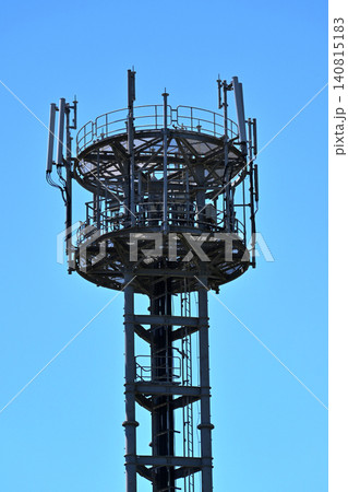 通信イメージ プラチナバンド (電波塔:基地局) 通信イメージ プラチナバンド (電波塔:基地局) 140815183