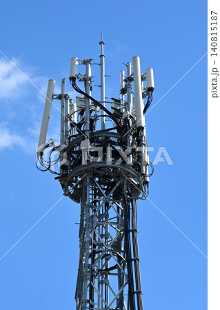通信イメージ プラチナバンド (電波塔:基地局) 通信イメージ プラチナバンド (電波塔:基地局) 140815187