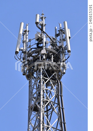 通信イメージ プラチナバンド (電波塔:基地局) 通信イメージ プラチナバンド (電波塔:基地局) 140815191