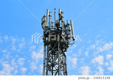 通信イメージ プラチナバンド (電波塔:基地局) 通信イメージ プラチナバンド (電波塔:基地局) 140815199