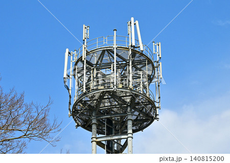 通信イメージ プラチナバンド (電波塔:基地局) 通信イメージ プラチナバンド (電波塔:基地局) 140815200