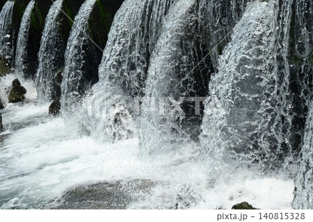 河川の氾濫・増水 溢水 越水 A river overflows 河川の氾濫・増水 溢水 越水 A river overflows 140815328