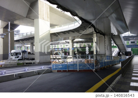 渋谷駅前の再開発首都高速道路の下から見た首都高 渋谷駅前の再開発首都高速道路の下から見た首都高 140816543
