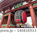 浅草寺の雷門に掲げられた有名な提灯 140816913