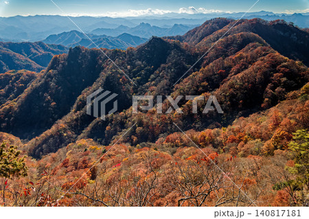 裏妙義・谷急山稜線から見る紅葉の西上州の山並み 裏妙義・谷急山稜線から見る紅葉の西上州の山並み 140817181