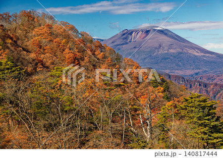 紅葉の裏妙義・谷急山と浅間山 紅葉の裏妙義・谷急山と浅間山 140817444