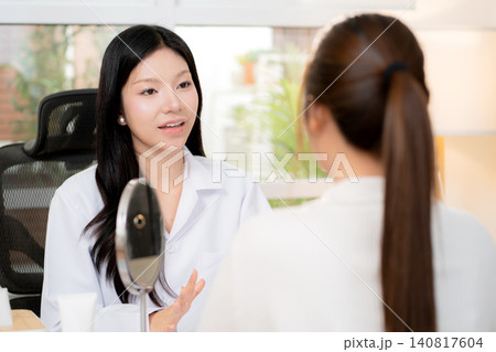 Asian woman dermatologist explaining skincare treatment and beauty procedure. 140817604