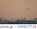 都心ルートで羽田空港に着陸する飛行機 140817719