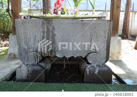 敷島神社の手水舎(埼玉県志木市) 敷島神社の手水舎(埼玉県志木市) 140818001