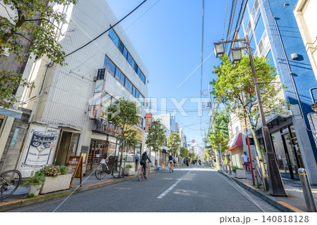東京都世田谷区の都市風景 三軒茶屋駅周辺の茶沢通り 東京都世田谷区の都市風景 三軒茶屋駅周辺の茶沢通り 140818128