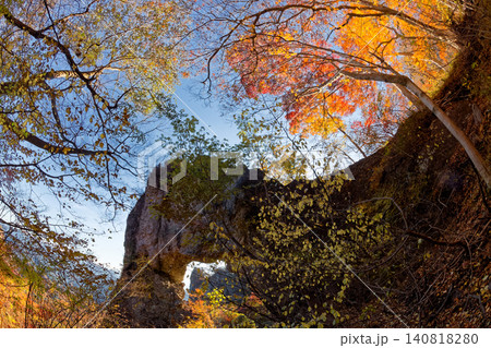 紅葉の妙義山・第四石門 紅葉の妙義山・第四石門 140818280