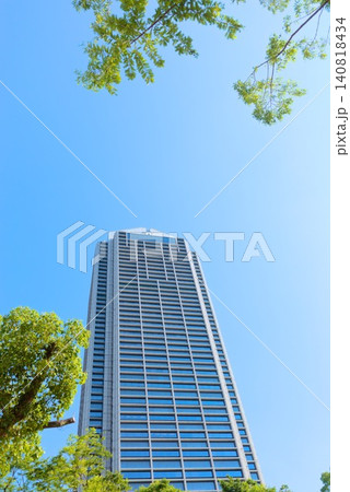 ビジネスや都市開発イメージに使える青空の高層ビル写真素材 ビジネスや都市開発イメージに使える青空の高層ビル写真素材 140818434