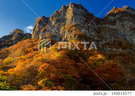 妙義山・見晴台から見る夕照の中ノ岳 妙義山・見晴台から見る夕照の中ノ岳 140818577