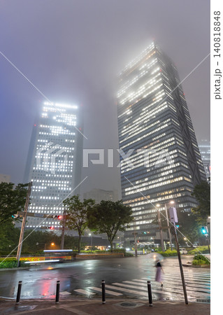 雨の新宿副都心の夜景 雨の新宿副都心の夜景 140818848