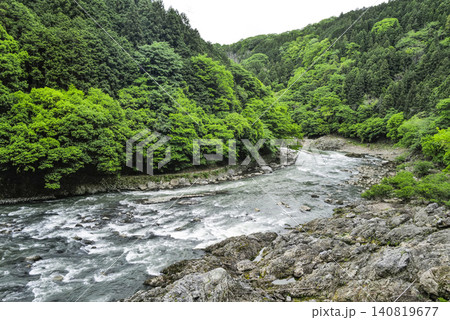 嵯峨野トロッコ列車から望む保津川 嵯峨野トロッコ列車から望む保津川 140819677