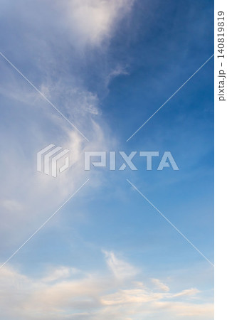 5月の雲が多い夕暮れ時の空18 5月の雲が多い夕暮れ時の空18 140819819