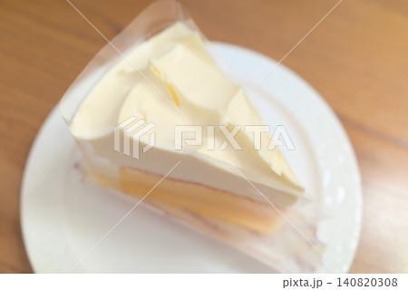 カフェメニューやスイーツ紹介に使えるレモンチーズケーキ写真素材 カフェメニューやスイーツ紹介に使えるレモンチーズケーキ写真素材 140820308