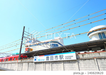 愛知県豊田市、名鉄豊田市駅に停車する電車の風景 愛知県豊田市、名鉄豊田市駅に停車する電車の風景 140820620