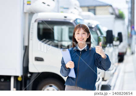 物流会社の女性スタッフ 物流会社の女性スタッフ 140820654