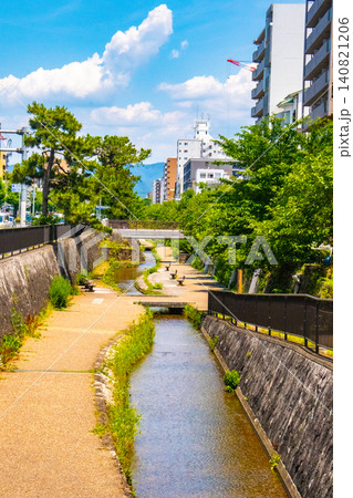 【京都風景】堀川通りの空とビル群(堀川丸太町から堀川今出川まで) 【京都風景】堀川通りの空とビル群(堀川丸太町から堀川今出川まで) 140821206