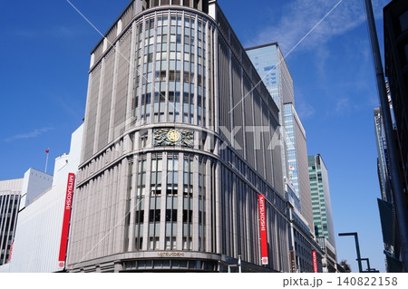 日本橋北詰交差点からの三越本店と青空 日本橋北詰交差点からの三越本店と青空 140822158
