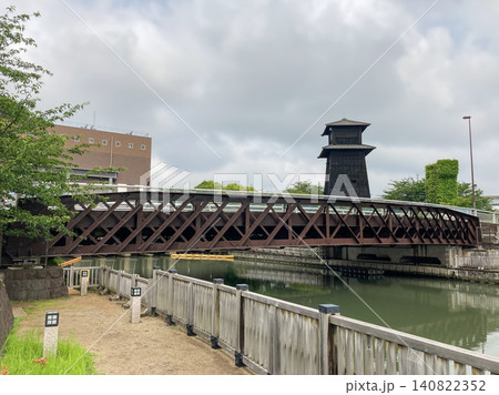 東京都江戸川区の新川に架かる西水門橋 中路式ラチストラス橋の橋梁外観 東京都江戸川区の新川に架かる西水門橋 中路式ラチストラス橋の橋梁外観 140822352