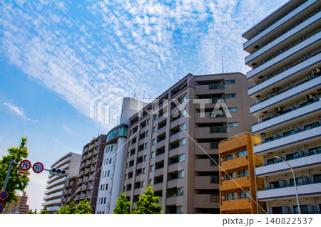 【京都風景】堀川通りの空とビル群(堀川丸太町から堀川今出川まで) 【京都風景】堀川通りの空とビル群(堀川丸太町から堀川今出川まで) 140822537