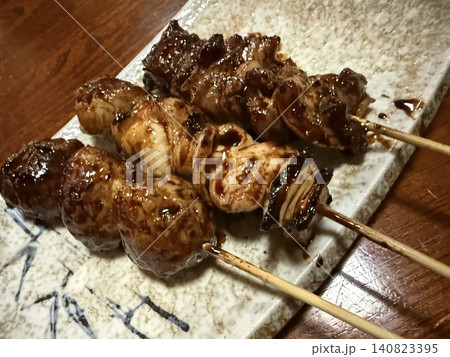 タレ焼きの焼き鳥盛り合わせ 140823395