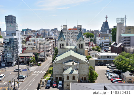 宇都宮の百貨店駐車場からのカトリック教会が見える景色 宇都宮の百貨店駐車場からのカトリック教会が見える景色 140823431