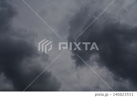 黒い雲 何かが起こりそう 黒い雲 何かが起こりそう 140823551