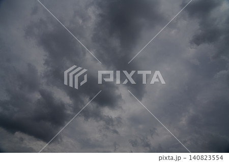 黒い雲 何かが起こりそう 黒い雲 何かが起こりそう 140823554