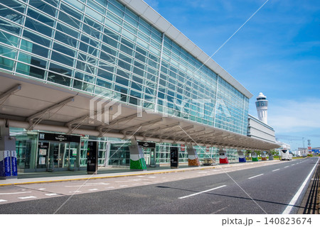 《中部国際空港セントレア》第1ターミナルビルとバス・タクシーおりば 《中部国際空港セントレア》第1ターミナルビルとバス・タクシーおりば 140823674