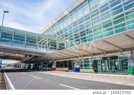 《中部国際空港セントレア》第1ターミナルビルとバス・タクシーおりば 《中部国際空港セントレア》第1ターミナルビルとバス・タクシーおりば 140823708