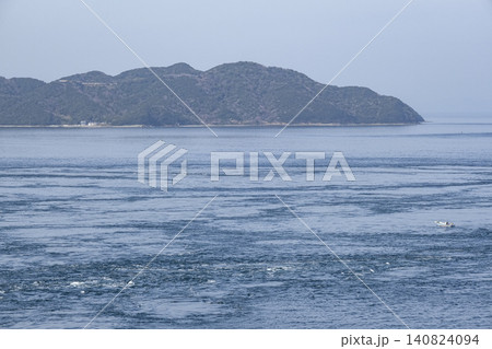 淡路島から見る瀬戸内海と鳴門海峡の渦潮 淡路島から見る瀬戸内海と鳴門海峡の渦潮 140824094