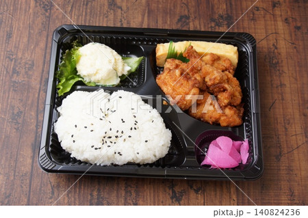 鶏唐揚げ弁当 鶏唐揚げ弁当 140824236